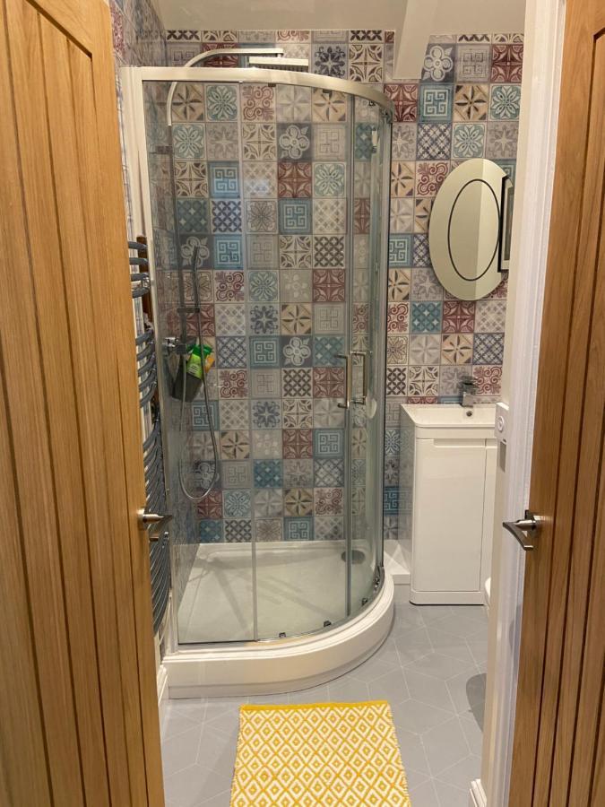 Stylish Tenby Apartment, Great Location, Parking Dış mekan fotoğraf